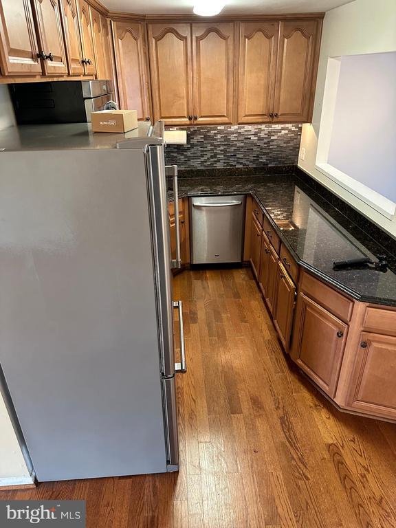 Building Photo - 7943 Timarand Ct