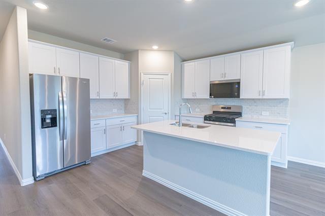 Building Photo - 2210 Gustavus Dr