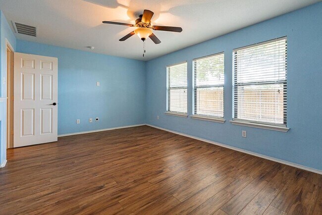 Building Photo - 2019 Woodway Dr