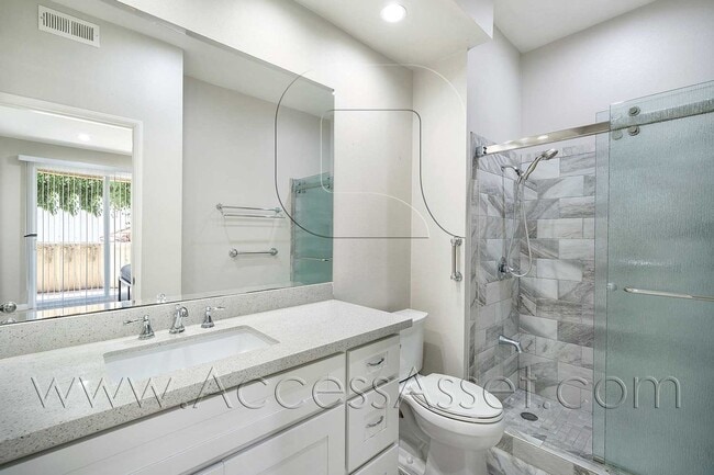 Building Photo - Luxury 2 Bed/2 Bath Condo Home In The Desi...