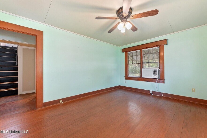 Building Photo - 388 Oak St