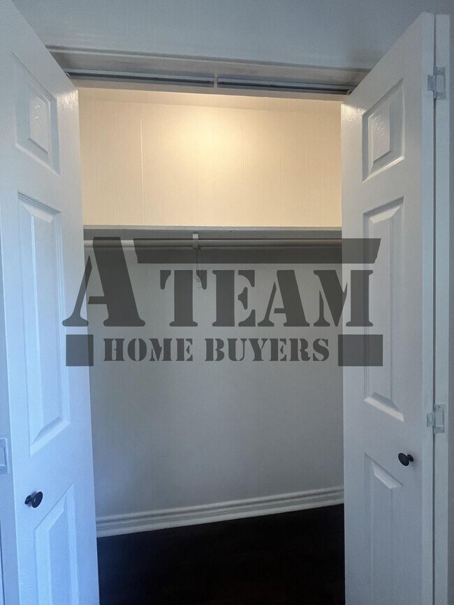 Building Photo - Remodeled 3 Bedroom 2 Bathroom