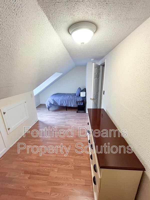 Building Photo - 315 S 3rd Ave