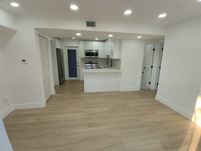 Building Photo - 15459 Hayes Ln