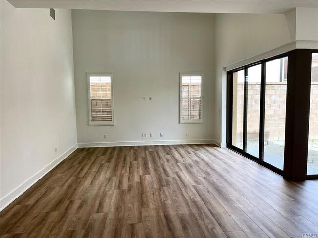 Building Photo - 112 Tall Reed