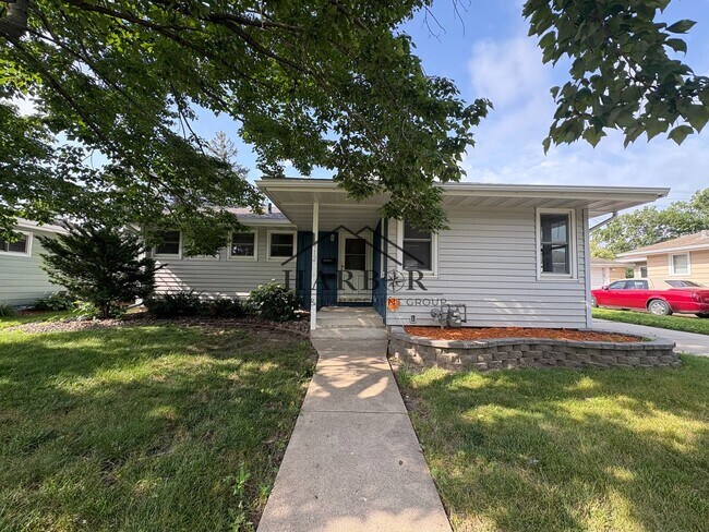 Building Photo - Single Family Home in SW Rochester with Fu...