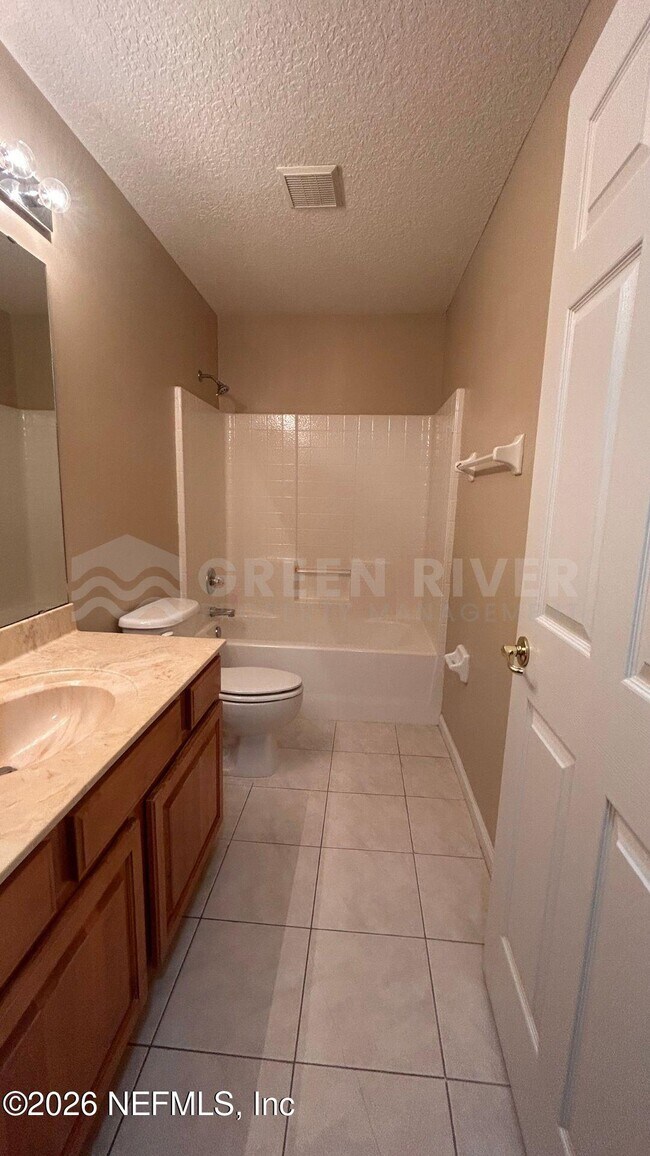 Building Photo - 2522 Willow Creek Dr