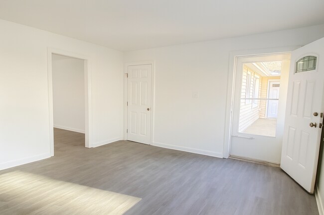 Building Photo - 306 Clifton Ave
