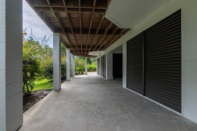 Building Photo - 5004 Cypress Lake Dr