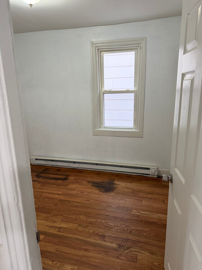 Building Photo - 39 Vinton St