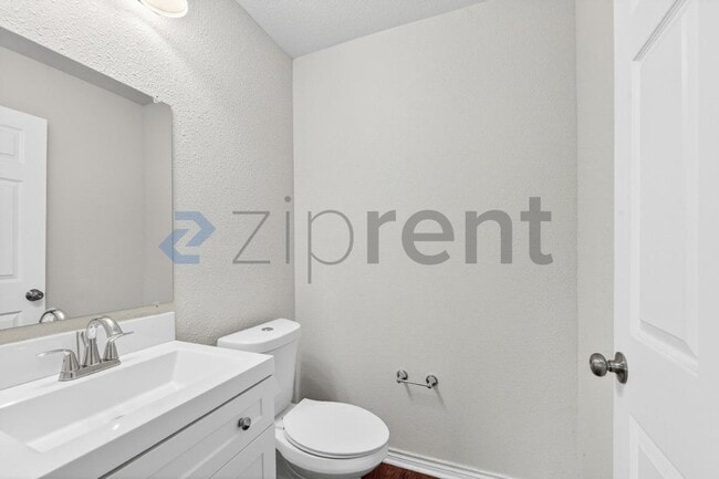 Building Photo - 317 Jones St