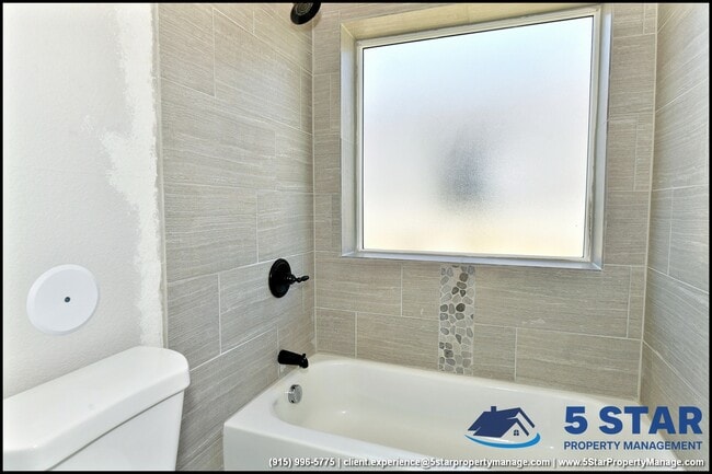 Building Photo - 14945 Tierra Escape Ave