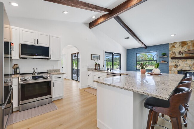 Building Photo - 14704 Black Bear Rd