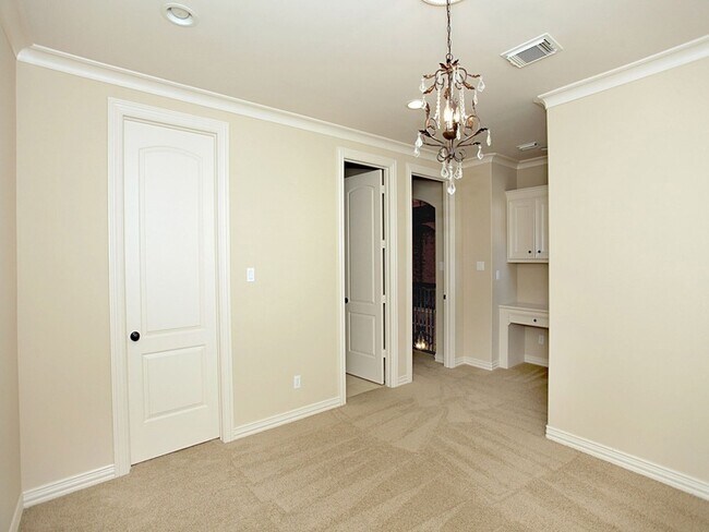 Building Photo - 15 Serenade Pines Pl