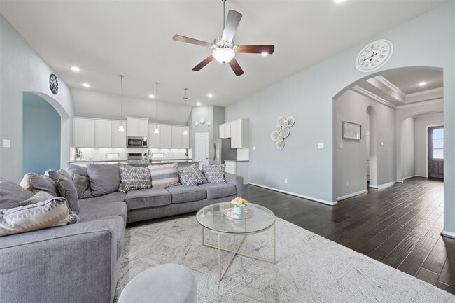 Building Photo - 806 Butterfly Garden Trail