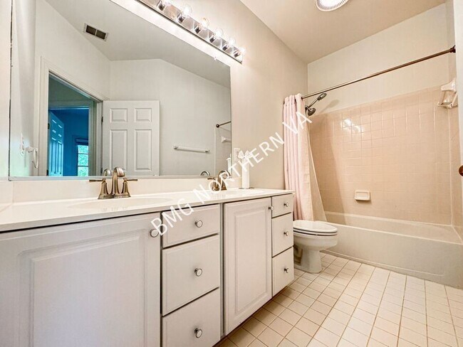 Building Photo - 43003 Golf View Dr