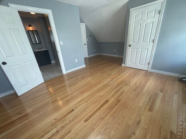 Building Photo - 28 Hall Pl
