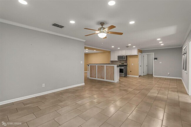 Building Photo - 9346 Shartel Dr
