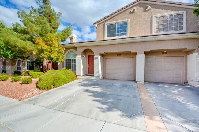 Building Photo - Renovated and Modern. This fantastic 2br in a gated community in Silverado Ranch has all the amen...