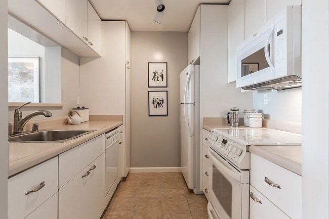 Building Photo - 300 3rd St