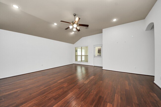 Building Photo - 13918 Goodridge Dr