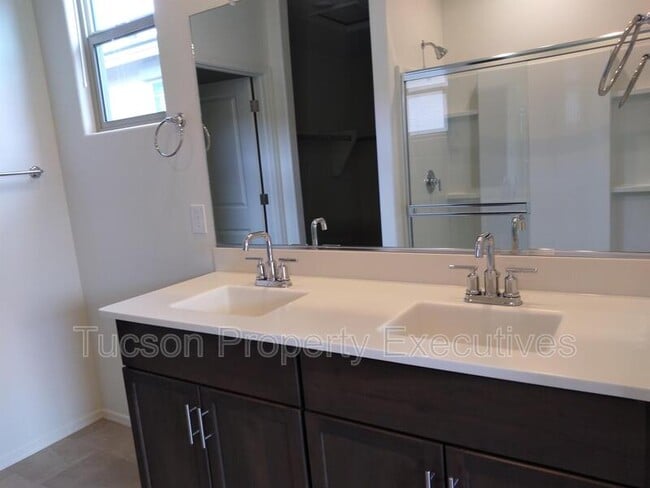 Building Photo - 10683 W Dickerson Dr