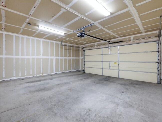 Building Photo - 6790 S Parliament Dr