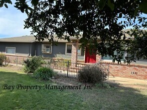 Building Photo - Beautiful 3 bedroom in the foothills outsi...