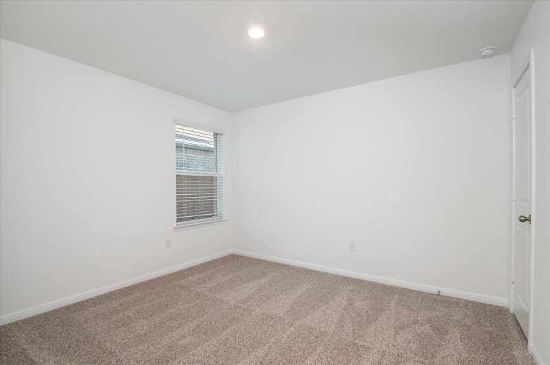 Building Photo - 1936 Lazy Acres St