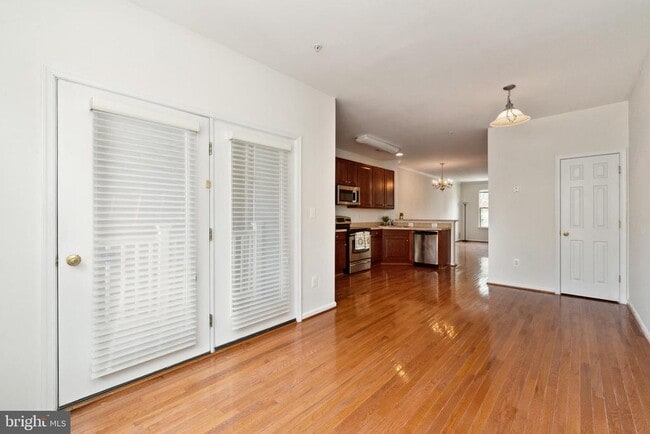 Building Photo - 17 S Exeter St