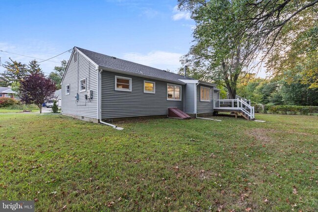 Building Photo - 705 Devon Rd