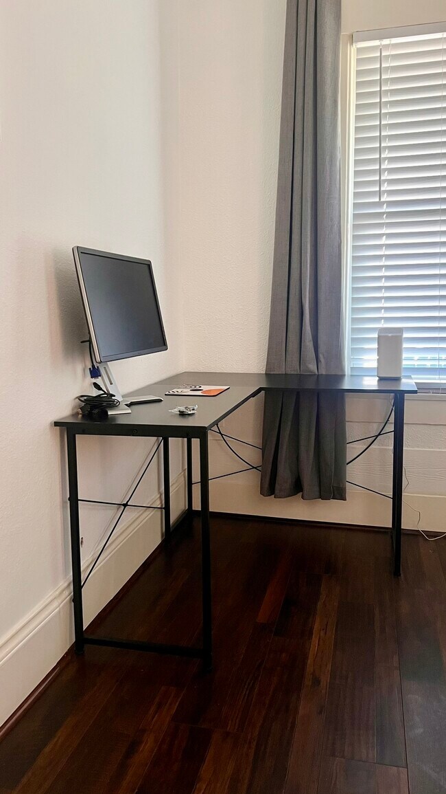 Building Photo - 5006 Hardy St