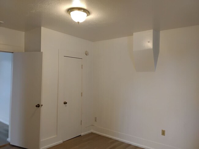 Building Photo - 1632 N Irving Ave