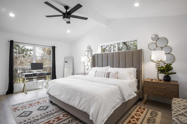 Building Photo - 2001 Wychwood Dr