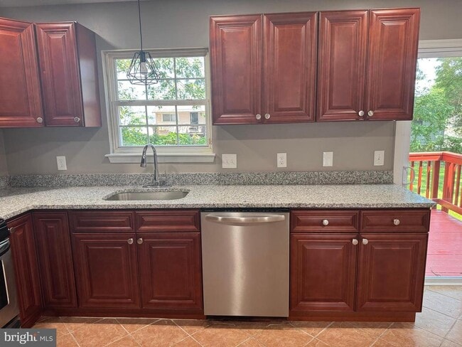 Building Photo - 8216 Dellwood Ct