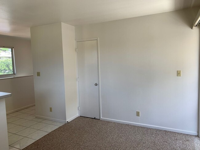 Building Photo - Pauoa Valley- utilities included!