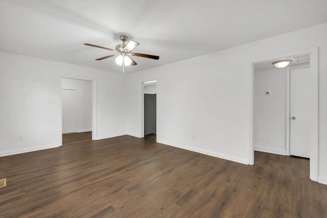 Building Photo - 242 S Lipona Rd