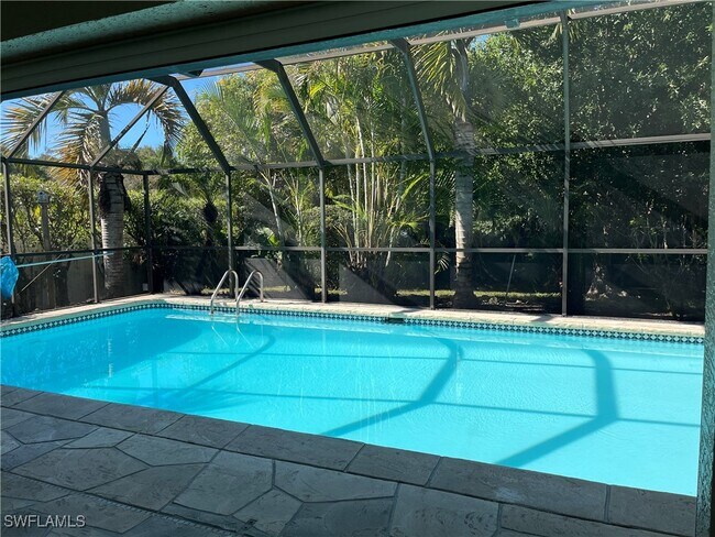 Building Photo - 385 Ashbury Way