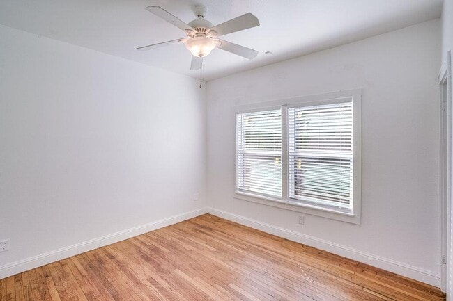 Building Photo - 809 Theresa Ave