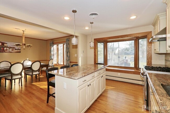 Building Photo - 240 Twin Oaks Terrace