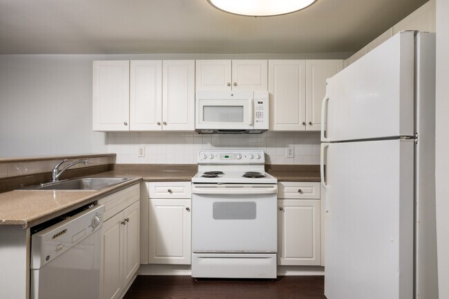 Primary Photo - 95 W Squantum St