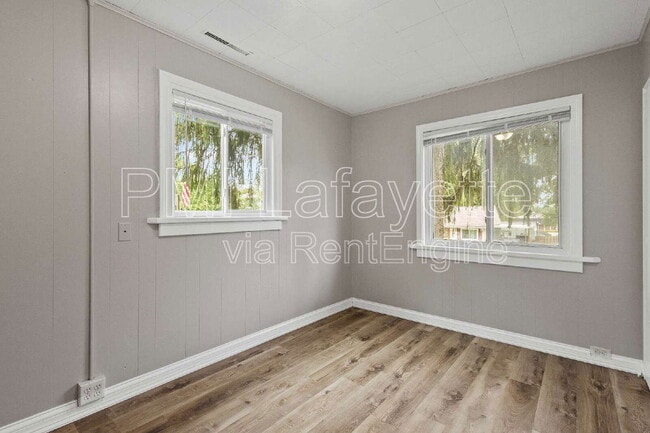 Building Photo - 2229 Roselawn Ave