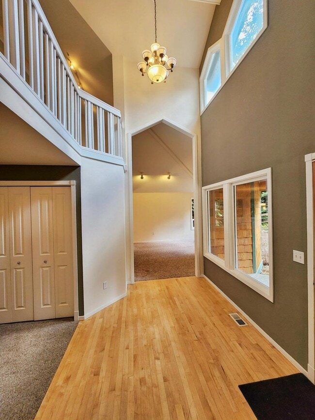 Building Photo - Beautiful 3 Bed 2.5 Bath Waterfront Home in Sammamish