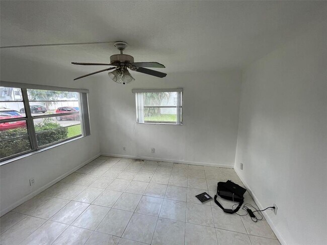 Building Photo - 4165 SW 67th Ave