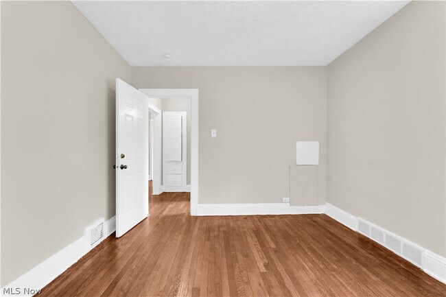 Building Photo - 3519 W 100th St