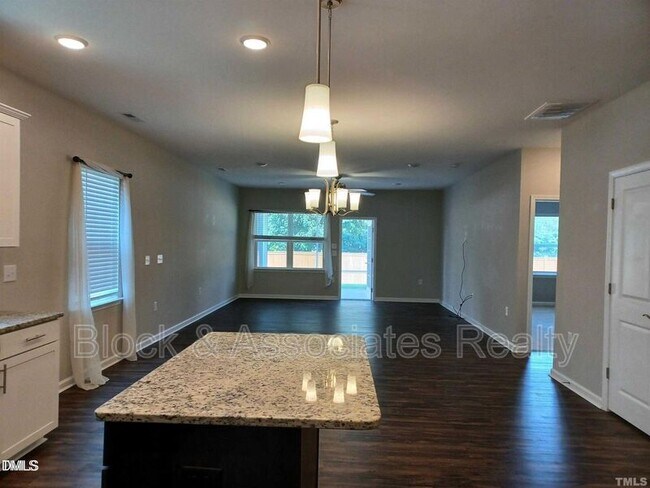 Building Photo - 2131 Fox Chapel Pl