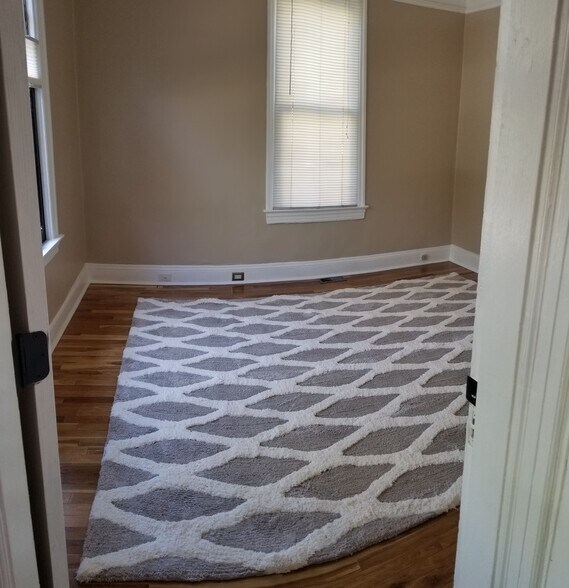 Building Photo - 1919 E Thomas St