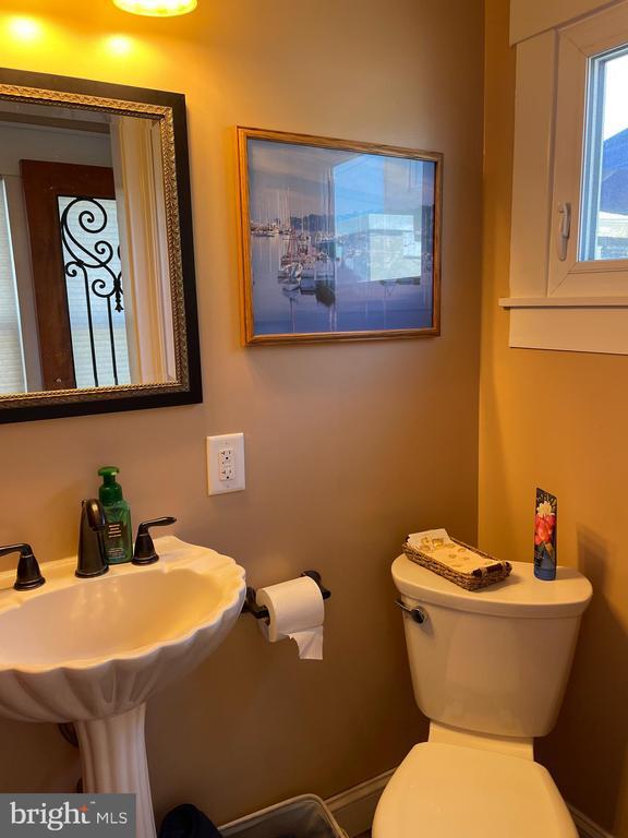 Building Photo - 7103 Ventnor Ave