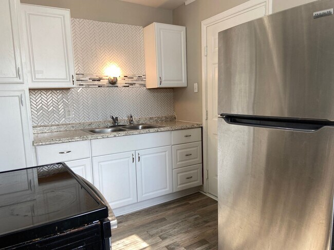 Building Photo - 3 Bedroom, 1 Bathroom House in High Point