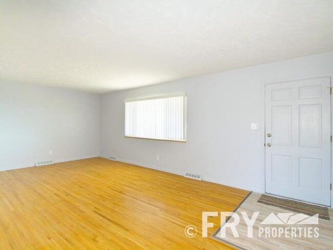 Building Photo - Bright, Clean Ranch Home in Sherrelwood